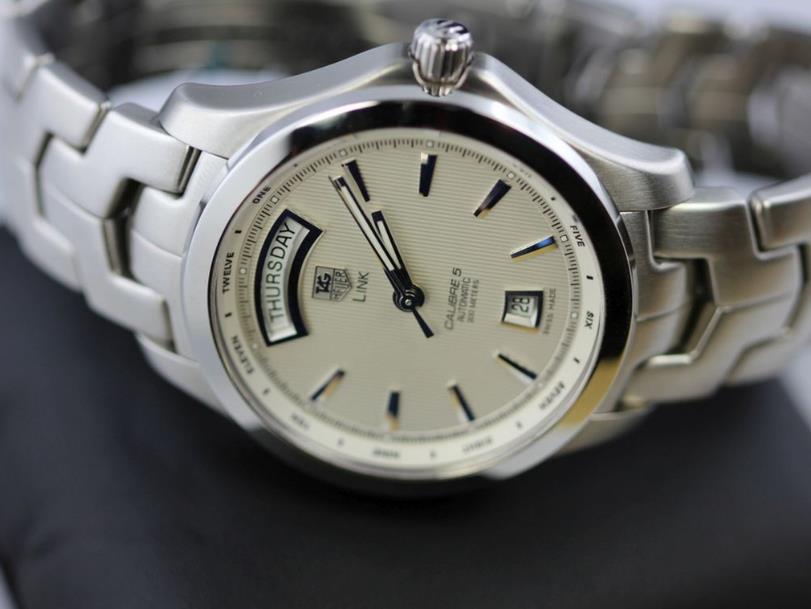 The stainless steel copy watches have both day and date windows.