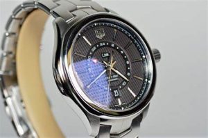 The male replica watch has GMT function.